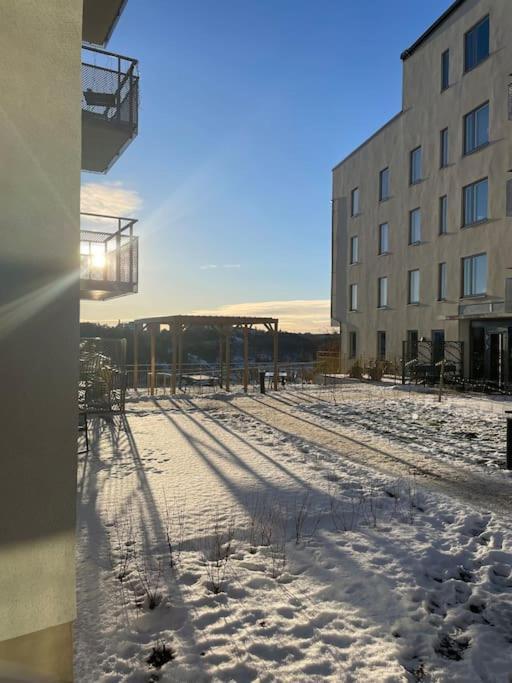 Newly Built Bright Apartment, Close To Everything If You Want To Visit Stockholm, You Will Find The Perfect Accommodation Here! Ferry Line 80 Makes It Very Convenient And Easy To Get To The City Center แนคคา ภายนอก รูปภาพ