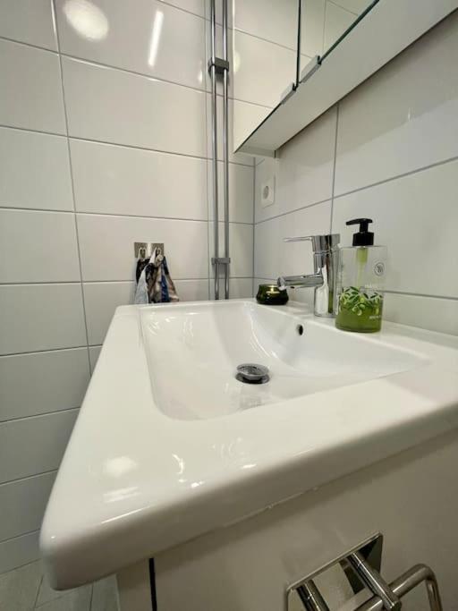 Newly Built Bright Apartment, Close To Everything If You Want To Visit Stockholm, You Will Find The Perfect Accommodation Here! Ferry Line 80 Makes It Very Convenient And Easy To Get To The City Center แนคคา ภายนอก รูปภาพ