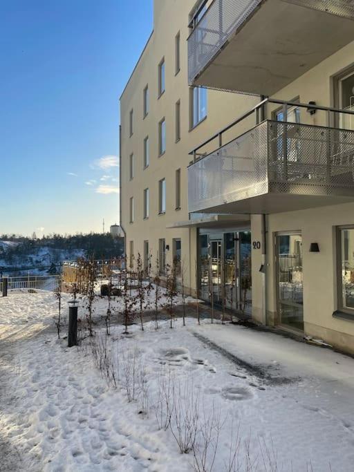 Newly Built Bright Apartment, Close To Everything If You Want To Visit Stockholm, You Will Find The Perfect Accommodation Here! Ferry Line 80 Makes It Very Convenient And Easy To Get To The City Center แนคคา ภายนอก รูปภาพ
