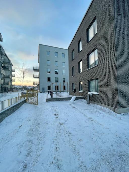 Newly Built Bright Apartment, Close To Everything If You Want To Visit Stockholm, You Will Find The Perfect Accommodation Here! Ferry Line 80 Makes It Very Convenient And Easy To Get To The City Center แนคคา ภายนอก รูปภาพ