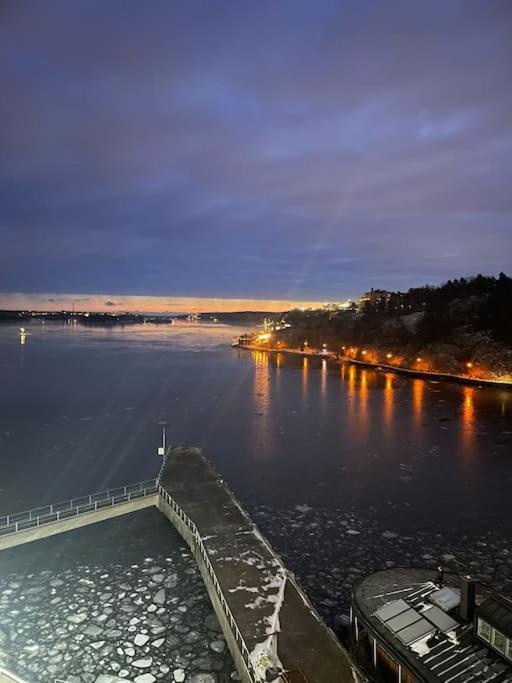 Newly Built Bright Apartment, Close To Everything If You Want To Visit Stockholm, You Will Find The Perfect Accommodation Here! Ferry Line 80 Makes It Very Convenient And Easy To Get To The City Center แนคคา ภายนอก รูปภาพ